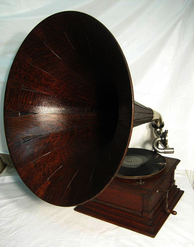"graphophone"Iconic Design Objects: Vintage Style