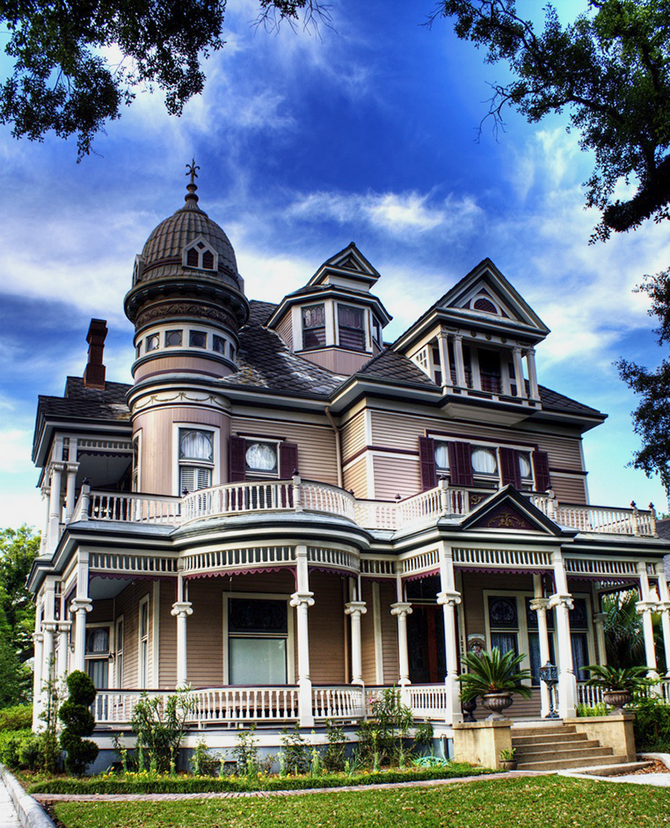 "victorian mansion"