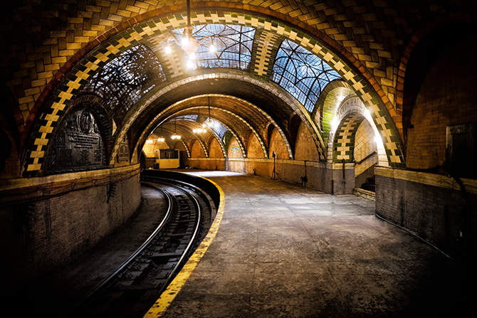 "new york city hall subway"