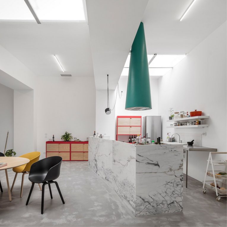 A GARAGE TURNED INTO A PERFECT INDUSTRIAL HOME FOR A YOUNG COUPLE