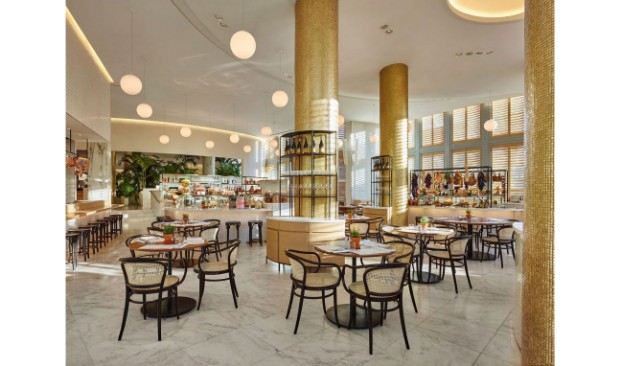 Discover this fantastic Mid-Century Hotel in Miami Beach