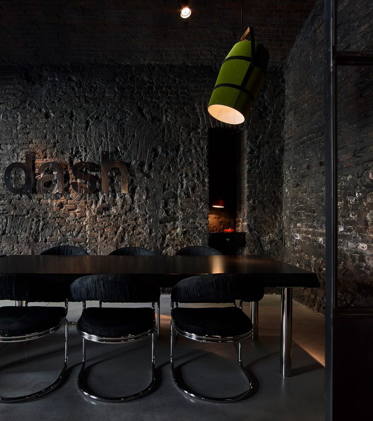 Dash Kitchen An Industrial Style Bar with A Refined Reinterpretation of the '70s (17)