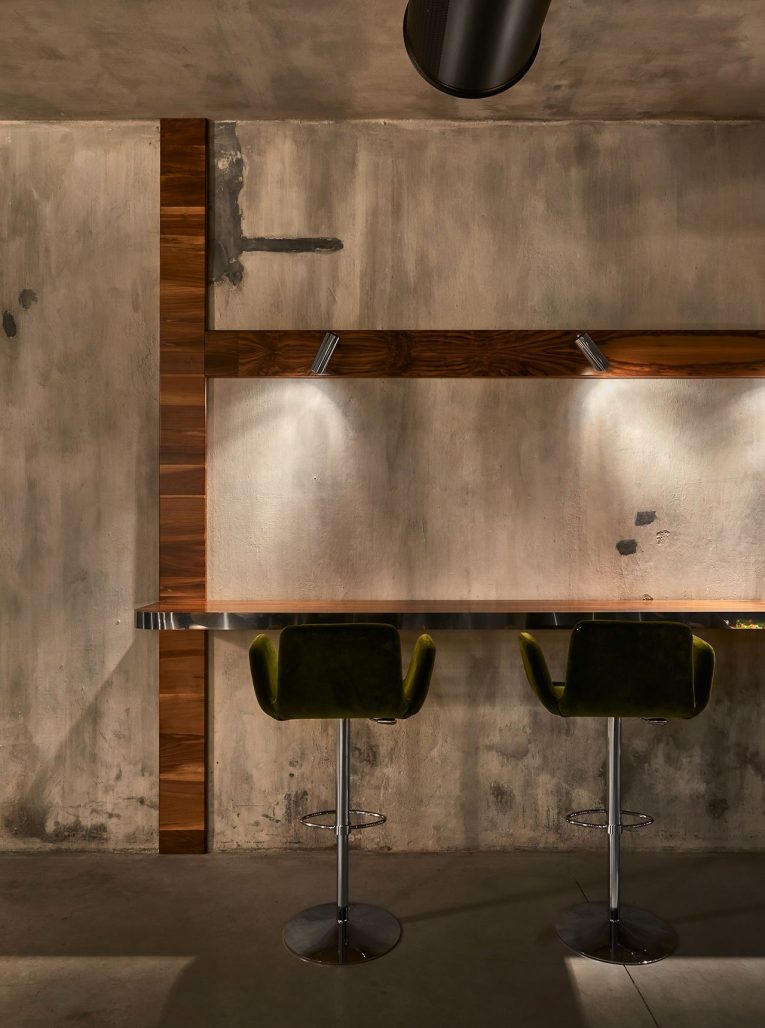 Dash Kitchen An Industrial Style Bar with A Refined Reinterpretation of the '70s (17)