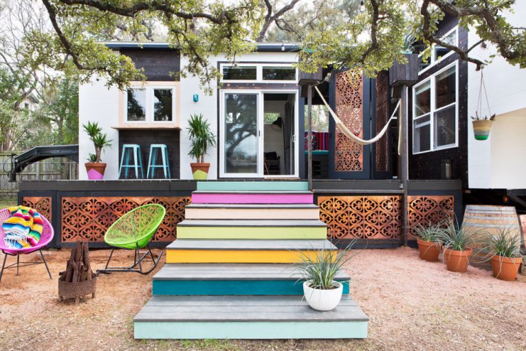 Dazzling Tiny Vintage Houses with a Stylish Design to Inspire You 1