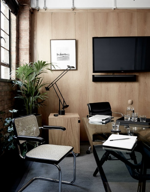 Industrial Style Office Inspired by a Toolbox (6)