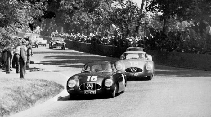 Mercedes-Benz 300 SL Roadster – The Vintage Legend Turns 60 This Year