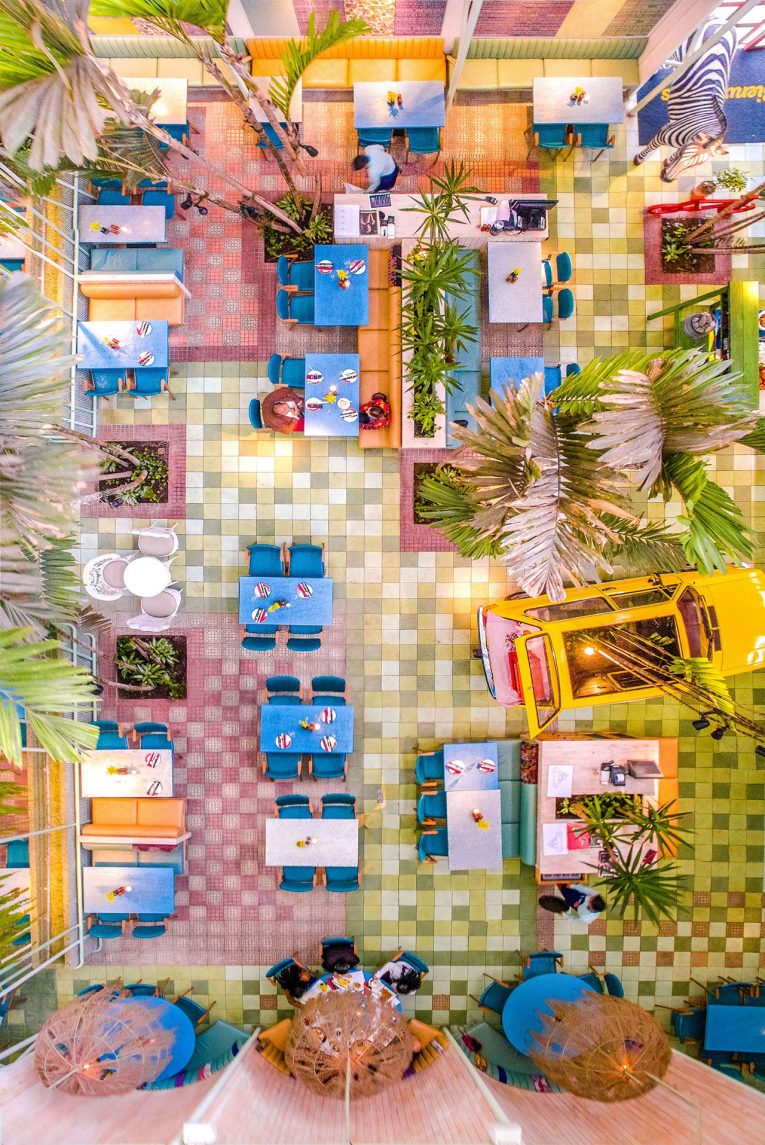 The Artistic Weirdos’ Drive-In with a Retro Style 1