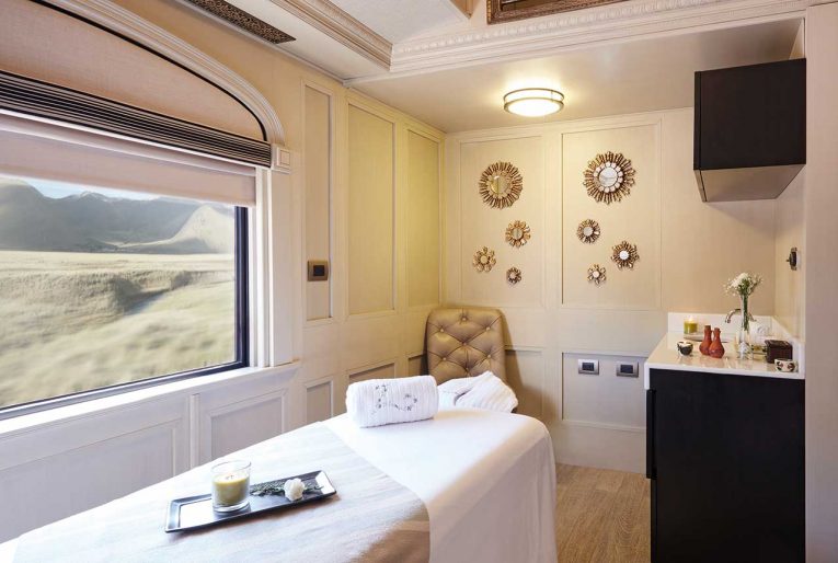A Magical Train with a Vintage Decor That'll Hypnotize You 1