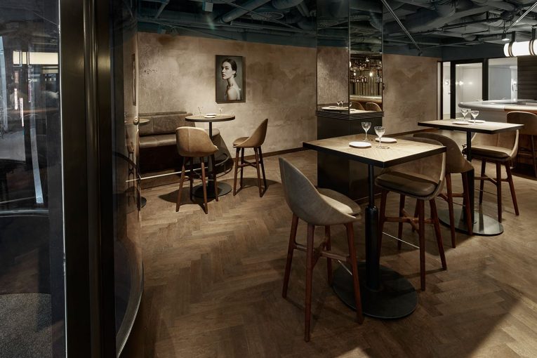 A Retro Café in Amsterdam Boasts a White Marble Bar and Exposed Pipes 4