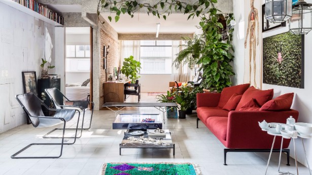 Discover This Vintage Industrial Apartment Style in Brazil