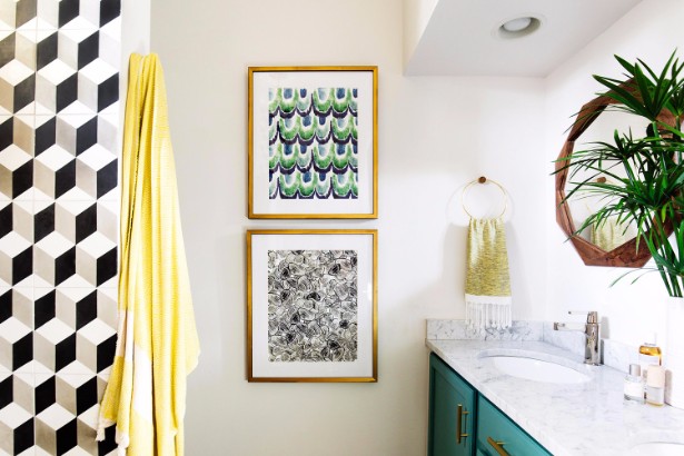 Vintage Decor Bathroom With Bold Colors and Geometric Shapes (5)