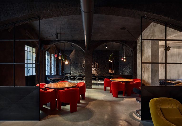 7 Tips to Turn Your Bar into a Modern Industrial Interior Design! 4