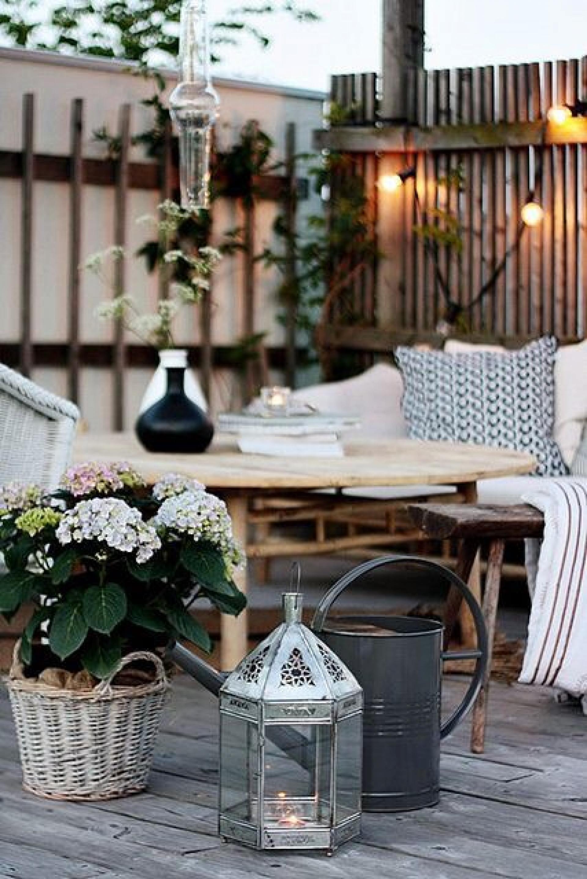 The Secrets Behind a Beautifully Done Vintage Garden Decor 3