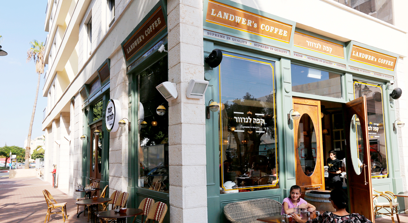 Find Out How Vintage Interior Design Plays in This Café in Tel-Aviv! 7