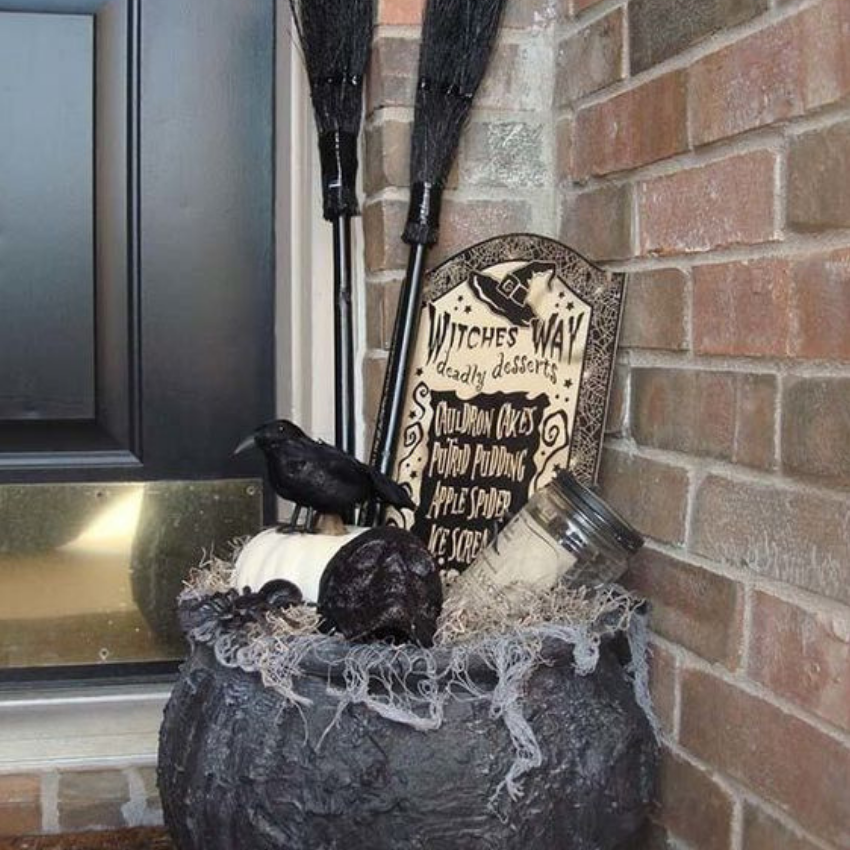 Outdoor and Indoor Ideas For Your Halloween Decoration (3)